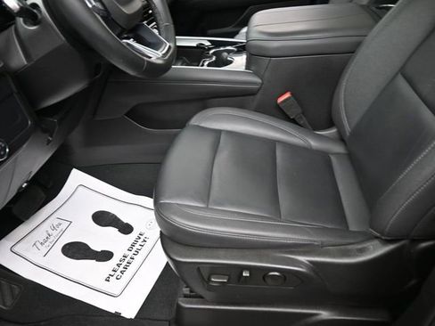 Used 2025 Chevrolet Suburban LT w/ Comfort Package image 15