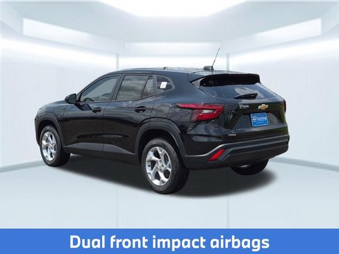 Used 2026 Chevrolet Trax LS w/ LS Convenience Package FWD image 4