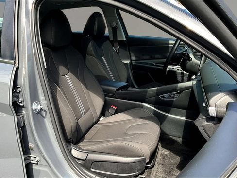 Used 2025 Hyundai Elantra SEL FWD image 24