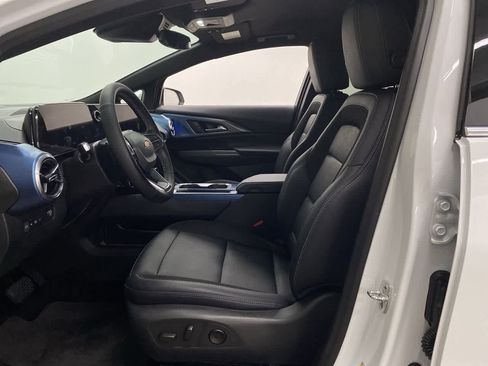 Used 2025 Chevrolet Equinox EV LT w/ Convenience Package image 13