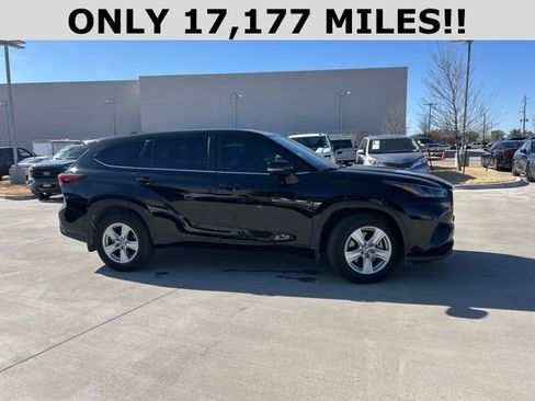 Certified 2023 Toyota Highlander LE image 2