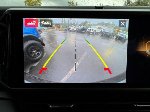 Used 2025 Jeep Wrangler Rubicon w/ Technology Group image 32