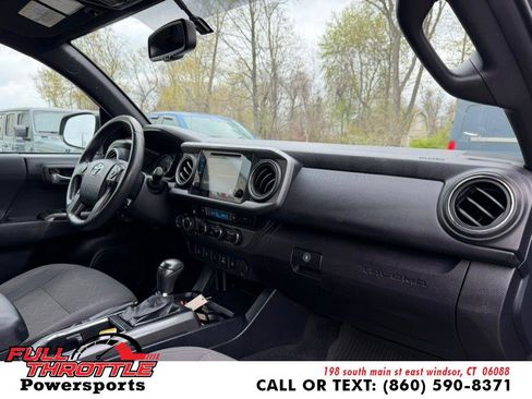 Used 2016 Toyota Tacoma TRD Off-Road w/ Premium & Technology Package AWD/4WD image 14
