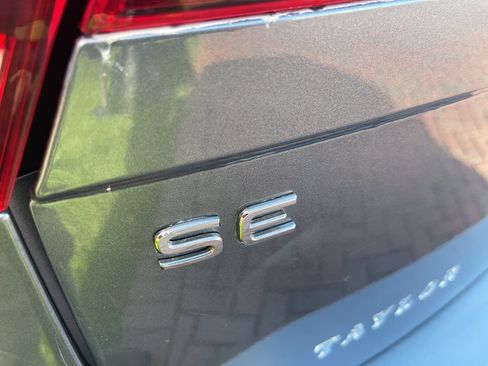 Used 2022 Volkswagen Tiguan SE image 12