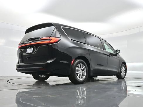 New 2026 Chrysler Pacifica Select image 42