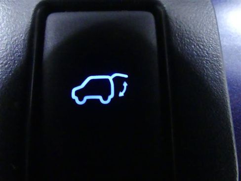 Used 2019 Toyota Sienna XLE w/ XLE Navigation Package image 28