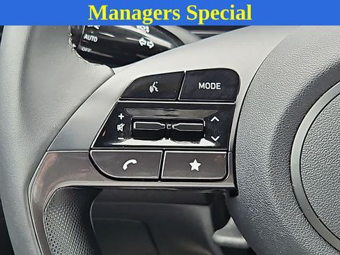 Certified 2025 Hyundai Elantra SEL FWD image 20