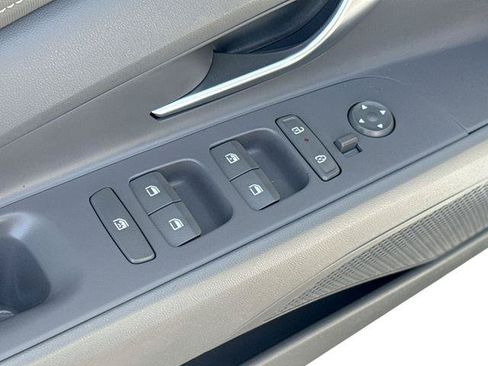 Used 2025 Hyundai Elantra Sport FWD image 15