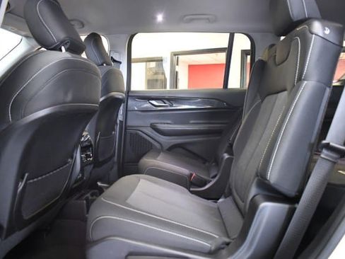 Used 2023 Jeep Grand Cherokee L Laredo AWD/4WD image 18