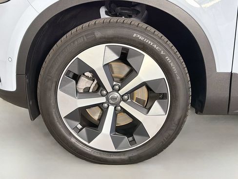Used 2025 Volvo XC40 B5 Plus AWD/4WD image 32