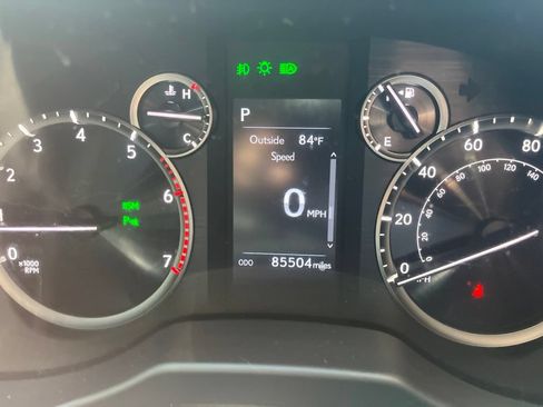 Used 2022 Lexus GX 460 Premium w/ Accessory Package AWD/4WD image 15