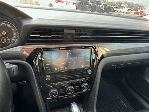 Used 2020 Volkswagen Passat 2.0T R-Line image 28