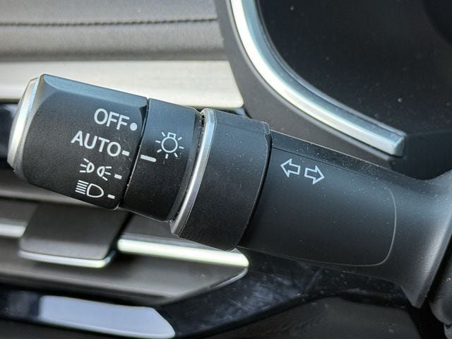 Certified 2025 Acura MDX w/ Technology Package FWD image 21