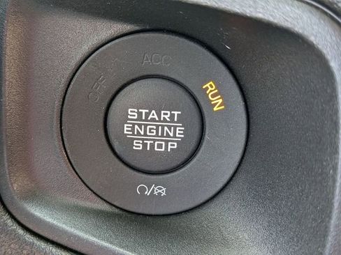 Certified 2024 Jeep Gladiator Sport AWD/4WD image 18