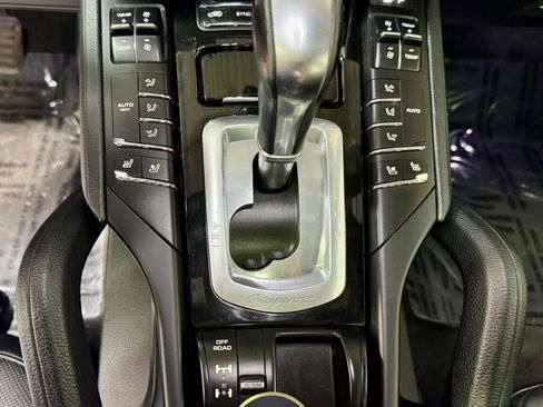 Used 2017 Porsche Cayenne Platinum Edition AWD/4WD image 22
