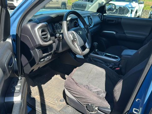 Certified 2019 Toyota Tacoma SR5 AWD/4WD image 9
