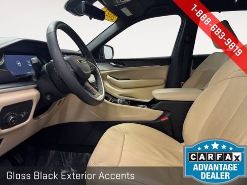 Used 2023 Jeep Grand Cherokee Limited w/ Luxury Tech Group II image 8