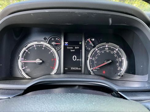 Used 2022 Toyota 4Runner TRD Off-Road Premium w/ Moonroof Package AWD/4WD image 26