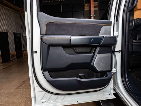 Used 2024 Ford F250 Platinum image 38