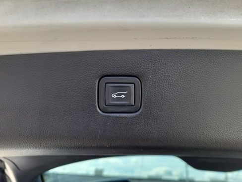 Used 2020 Chevrolet Blazer LT w/ Sound & Technology Package FWD image 7