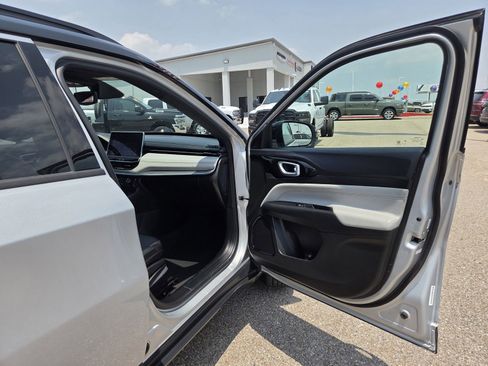 Used 2025 Jeep Compass Limited AWD/4WD image 19