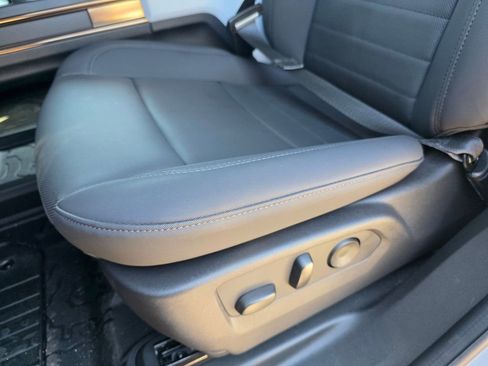 Used 2024 GMC Hummer EV 2X w/ LPO, Illumination Package image 13