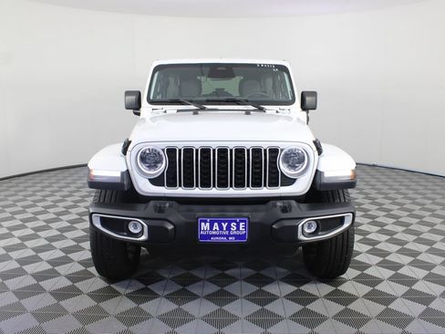 Used 2025 Jeep Wrangler Unlimited Sahara AWD/4WD image 25