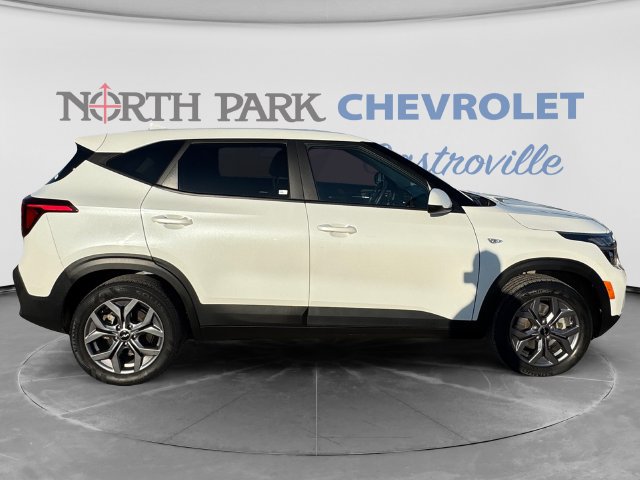Used 2024 Kia Seltos LX AWD/4WD image 2