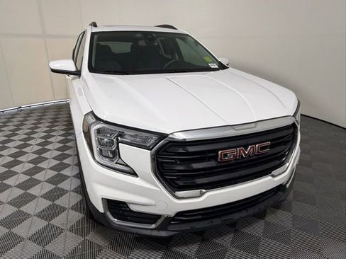 Used 2022 GMC Terrain SLE w/ Driver Convenience Package image 9