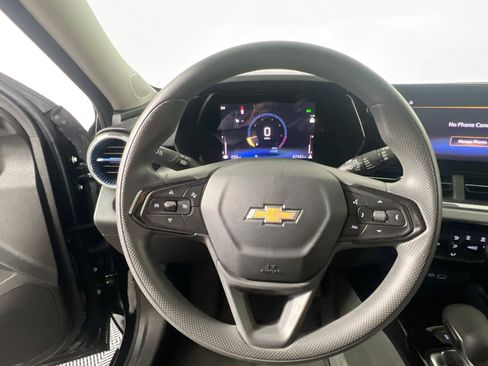 Used 2024 Chevrolet Trax LT FWD image 16