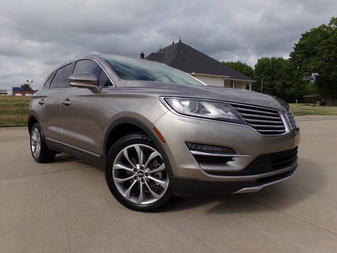 Used 2018 Lincoln MKC Select w/ Select Plus Package FWD image 11