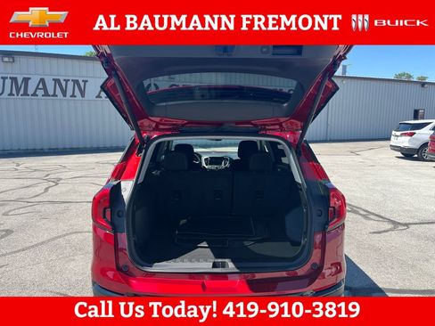 Used 2023 GMC Terrain SLE w/ Driver Convenience Package FWD image 23
