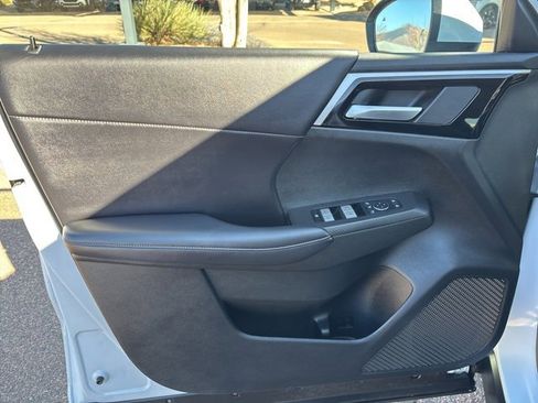 Used 2024 Mitsubishi Outlander SE Black Edition image 19