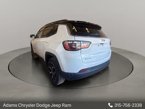 Used 2025 Jeep Compass Limited AWD/4WD image 4