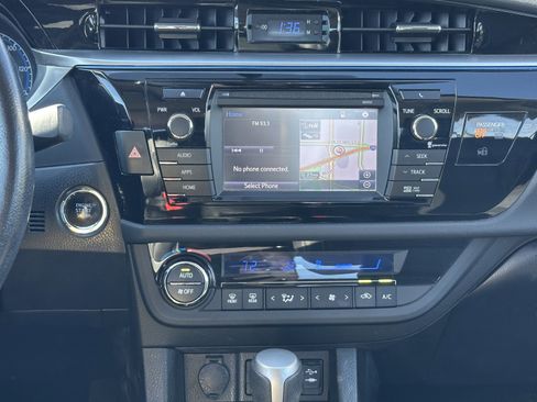 Used 2015 Toyota Corolla S Premium image 31