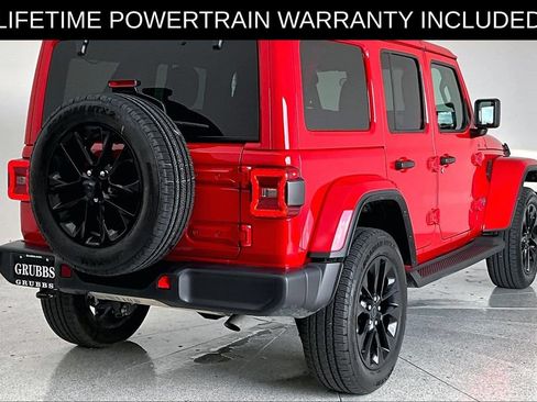 Used 2025 Jeep Wrangler Unlimited Sahara AWD/4WD image 2