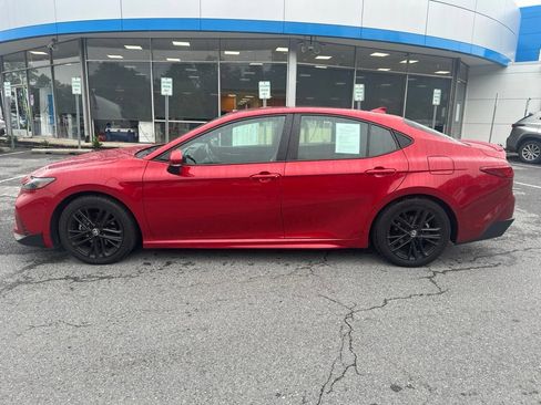 Used 2025 Toyota Camry SE FWD image 8