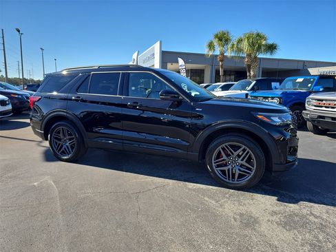 Certified 2025 Ford Explorer ST-Line w/ ST-Line Street Pack image 2
