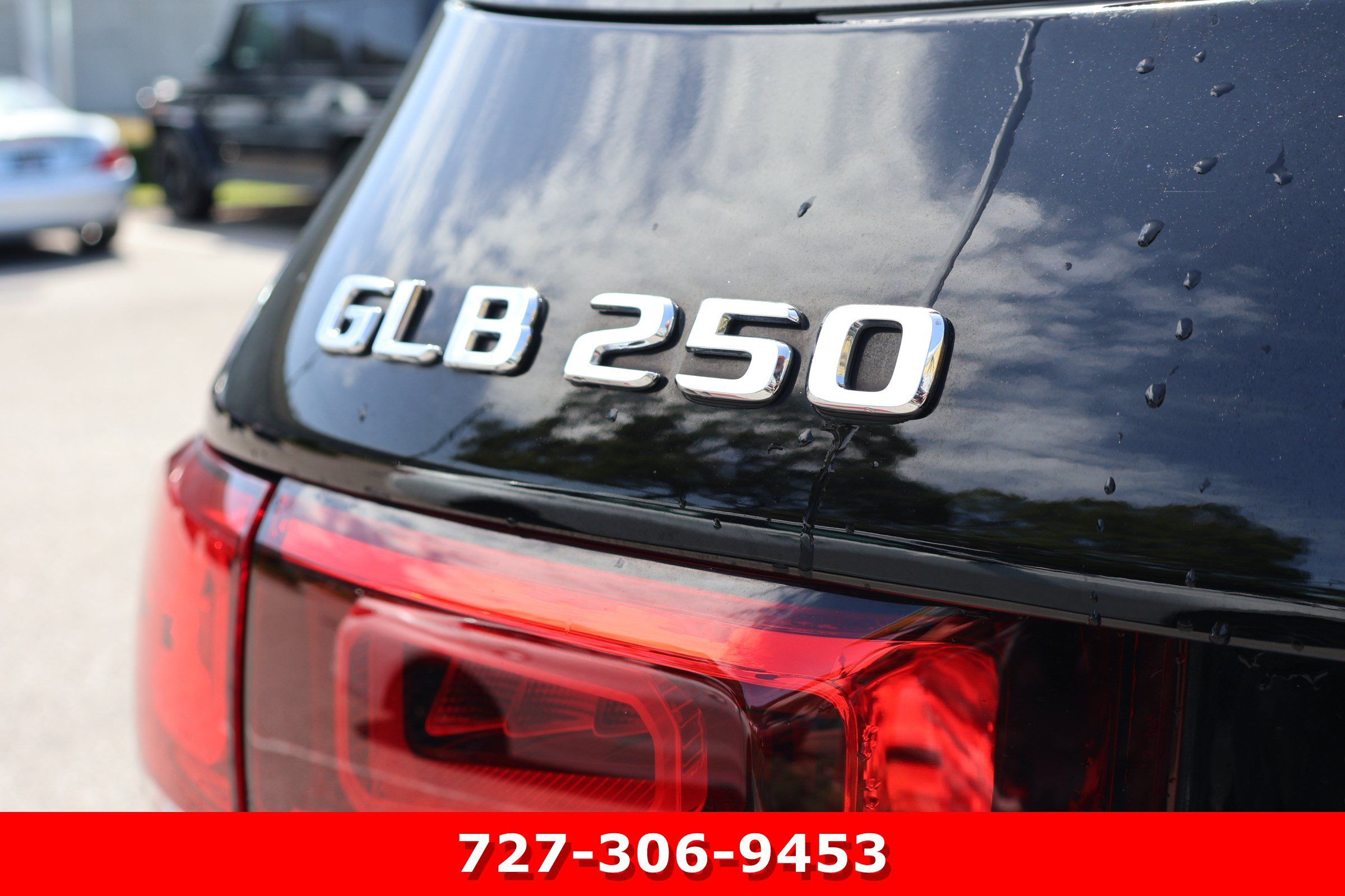 Used 2023 Mercedes-Benz GLB 250 4MATIC w/ Premium Package image 9
