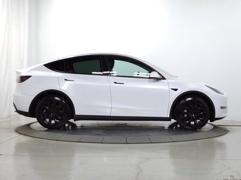 Used 2022 Tesla Model Y Long Range AWD/4WD image 12