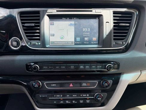 Used 2016 Kia Sedona SX image 22