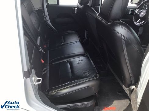 Used 2022 Jeep Wrangler Unlimited Sahara w/ Cold Weather Group image 16