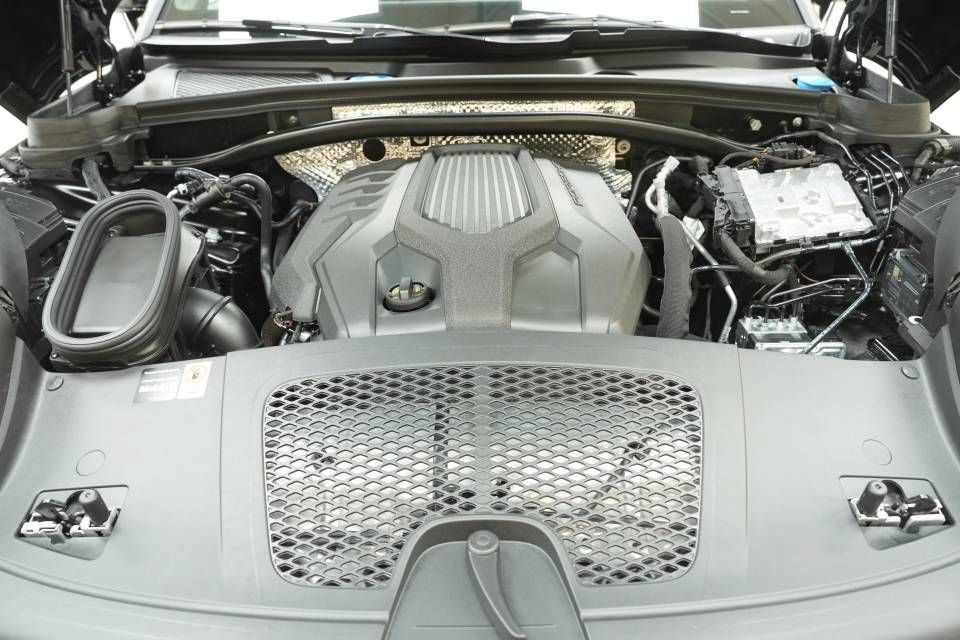 Certified 2026 Porsche Macan AWD/4WD image 30