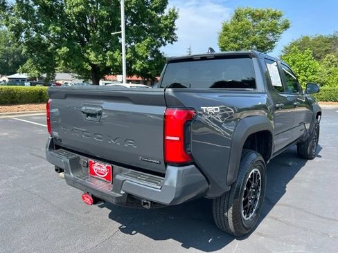 Used 2025 Toyota Tacoma TRD Off-Road AWD/4WD image 7