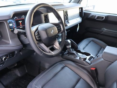 New 2025 Ford Bronco Badlands image 5