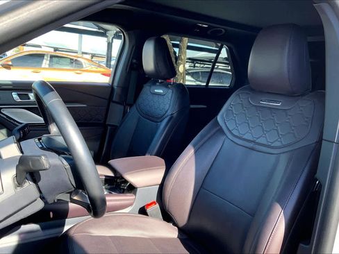 Used 2025 Ford Explorer Platinum w/ LUX Leather Package image 15