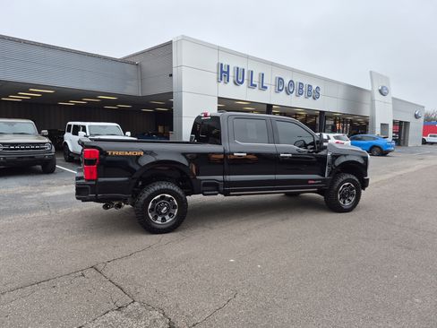 Used 2024 Ford F250 Platinum w/ Tremor Off-Road Package image 4