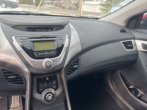 Used 2013 Hyundai Elantra SE image 18