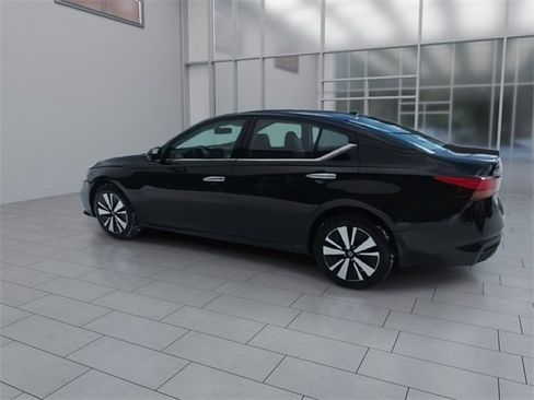 Certified 2019 Nissan Altima 2.5 SV image 6