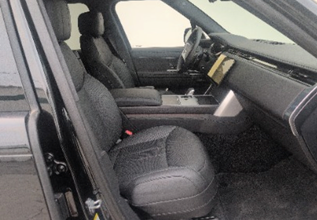 Used 2025 Land Rover Range Rover SE AWD/4WD image 9